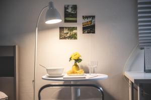 Serene Gray Retreat - 8 min walk from the subway station