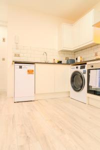 New Build 2 Bedroom Flat Cardiff - Garden Access