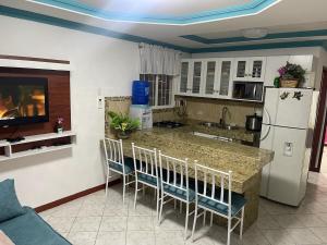 Alquilo acogedora villa Familiar en Salinas, a pocos minutos de centro comercial y playas!