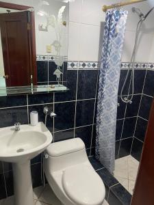 Alquilo acogedora villa Familiar en Salinas, a pocos minutos de centro comercial y playas!