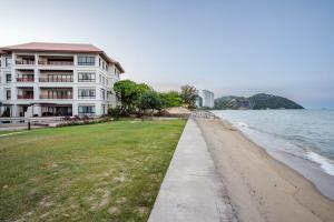 Santi Pura Residence on The Beach