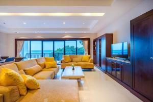 Santi Pura Residence on The Beach