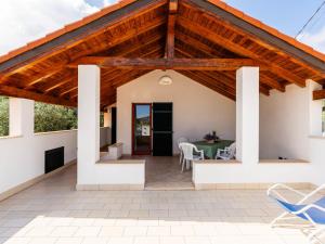 Apartment Rosmarino by Interhome