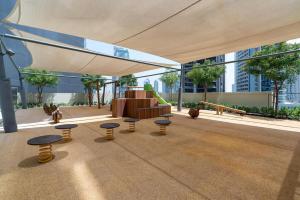 Dreamy Apartment,Pool with Burj khalifa View ,5Min Walk to Dubai Mall