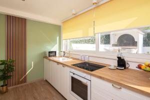 Akvarel Apartment - Private Garden Terrace & BBQ