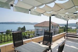 Six bedroom luxury villa with private pool in quiet residential area near beaches