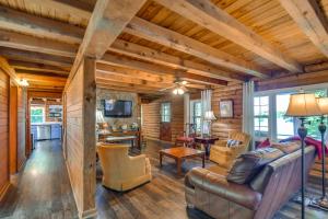 Waterfront Cabin on Lake Sinclair with Private Dock!