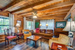 Waterfront Cabin on Lake Sinclair with Private Dock!