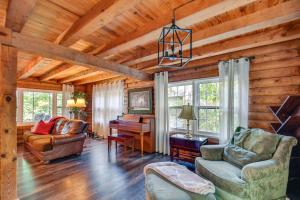 Waterfront Cabin on Lake Sinclair with Private Dock!