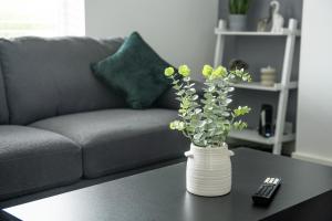 Minutes from City Superfast Wi-Fi Games Room Private Parking