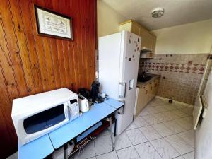 Appartement 3 pièces proche plage et commerces avec garage - FR-1-702-74