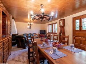 Maisons de vacances Gite chaleureux dans les Vosges avec cheminee - FR-1-583-437 : photos des chambres