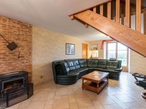 Maison spacieuse près de Vesoul avec cheminée, idéale pour familles - FR-1-583-434