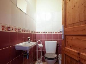 Maisons de vacances Maison spacieuse pres de Vesoul avec cheminee, ideale pour familles - FR-1-583-434 : photos des chambres