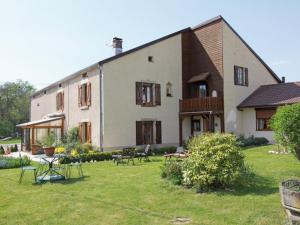 Maisons de vacances Maison de village au calme avec grand verger - FR-1-583-446 : Maison de Vacances