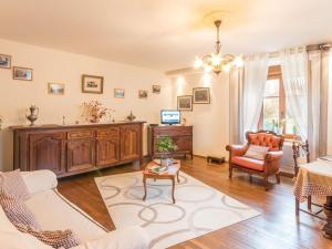 Maison de village au calme avec grand verger - FR-1-583-446