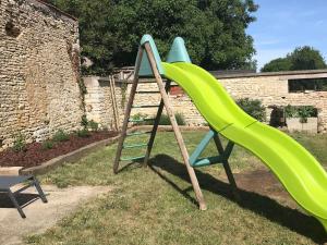 Maisons de vacances Gite renove XVIIIeme siecle, animaux acceptes, jardin cloture - FR-1-583-452 : photos des chambres