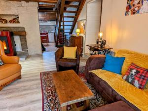 Gîte paisible dans une ancienne ferme avec WIFI et parking à Saint-Bresson - FR-1-583-440