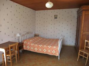 Maisons de vacances Gite calme a Fougerolles, ideal pour familles - FR-1-583-456 : photos des chambres