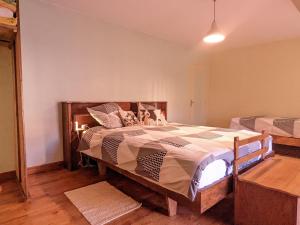 Maisons de vacances Gite de charme a Vauvillers avec jardin partage - FR-1-583-494 : photos des chambres