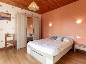 Maisons de vacances Gite du Pecheur isole avec grande capacite pres de la Saone - FR-1-583-451 : photos des chambres