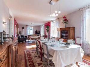 Demeure de charme avec étang privé et piscine couverte - FR-1-583-460