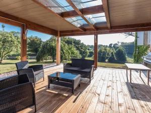 Demeure de charme avec étang privé et piscine couverte - FR-1-583-460