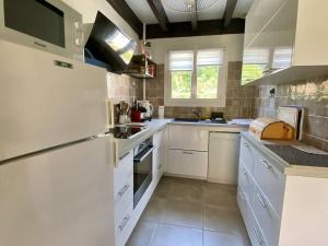 Maisons de vacances Maison mitoyenne charmante, 3 pieces, 4 pers., parking, wifi, pres centre-ville - FR-1-495-152 : photos des chambres