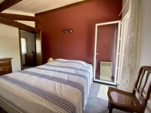 Maisons de vacances Maison mitoyenne charmante, 3 pieces, 4 pers., parking, wifi, pres centre-ville - FR-1-495-152 : photos des chambres