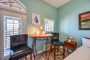 Relax By Pool, Stay Near Parks Naples Studio