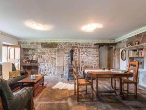 Ancienne ferme rénovée dans les Vosges - FR-1-583-487