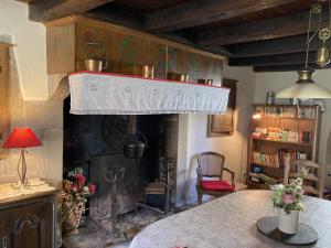 Charme Authentique au Moulin de Saphoz avec Grand Jardin - FR-1-583-499