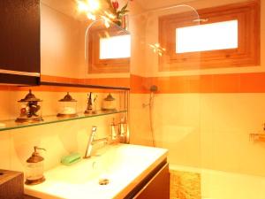 Chalet 8 pers, 3 ch + mezzanine, au pied des pistes, WIFI, PARKING - FR-1-572-33