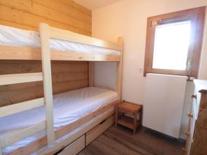 Appartements Spacieux 4 pieces, 6 couchages, terrasse, pres pistes et commerces, parking couvert, casier a skis - FR-1-572-244 : photos des chambres