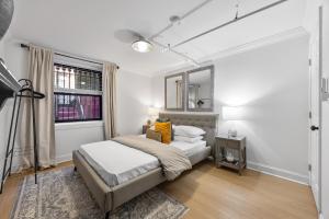 Brownstone 2 Bed with Private Backyard near Subway
