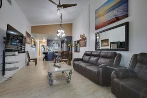 Lakefront Getaway with Dock Near Las Olas Beach