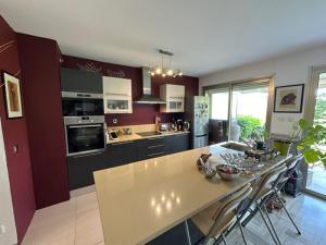 Spacieux appartement, Jardin, vue mer, calme