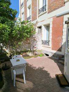 Large two-room apartment with garden