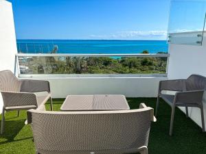 Central, beachside + rooftop winfinity pool