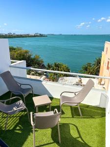 Central, beachside + rooftop winfinity pool