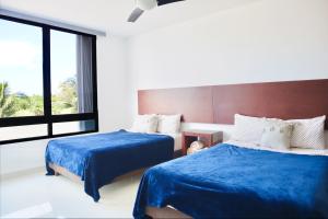 Central, beachside + rooftop winfinity pool