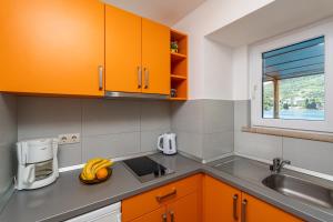 Studio apartment Marija - waterfont with sunbeds! Unique