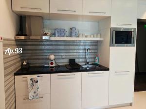 Sand Lillies Sunny Relax