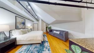 Expansive Back Bay Two-Level Loft, 2B2B