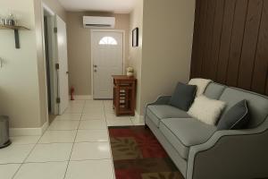 Green Castle Apartment in Tampa 10 min from Airport and the Beach