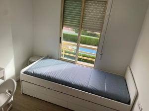 Familiar frente al Mediterráneo Piscina, parking