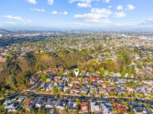 Spacious Spanish Hacienda Close to Everything