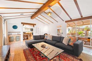 Spacious Spanish Hacienda Close to Everything