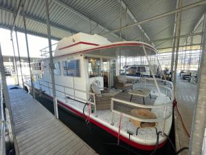 The Albatross-Houseboat DT Knox