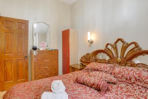 6 Mi to Bethel Woods: Cabin w Pool Access